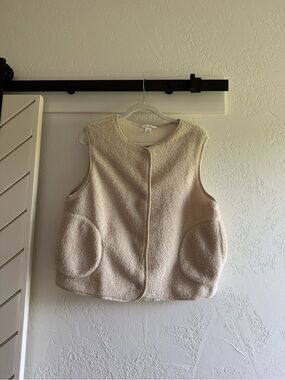 H&M Cream Bouclé Sleeveless Vest Size Medium